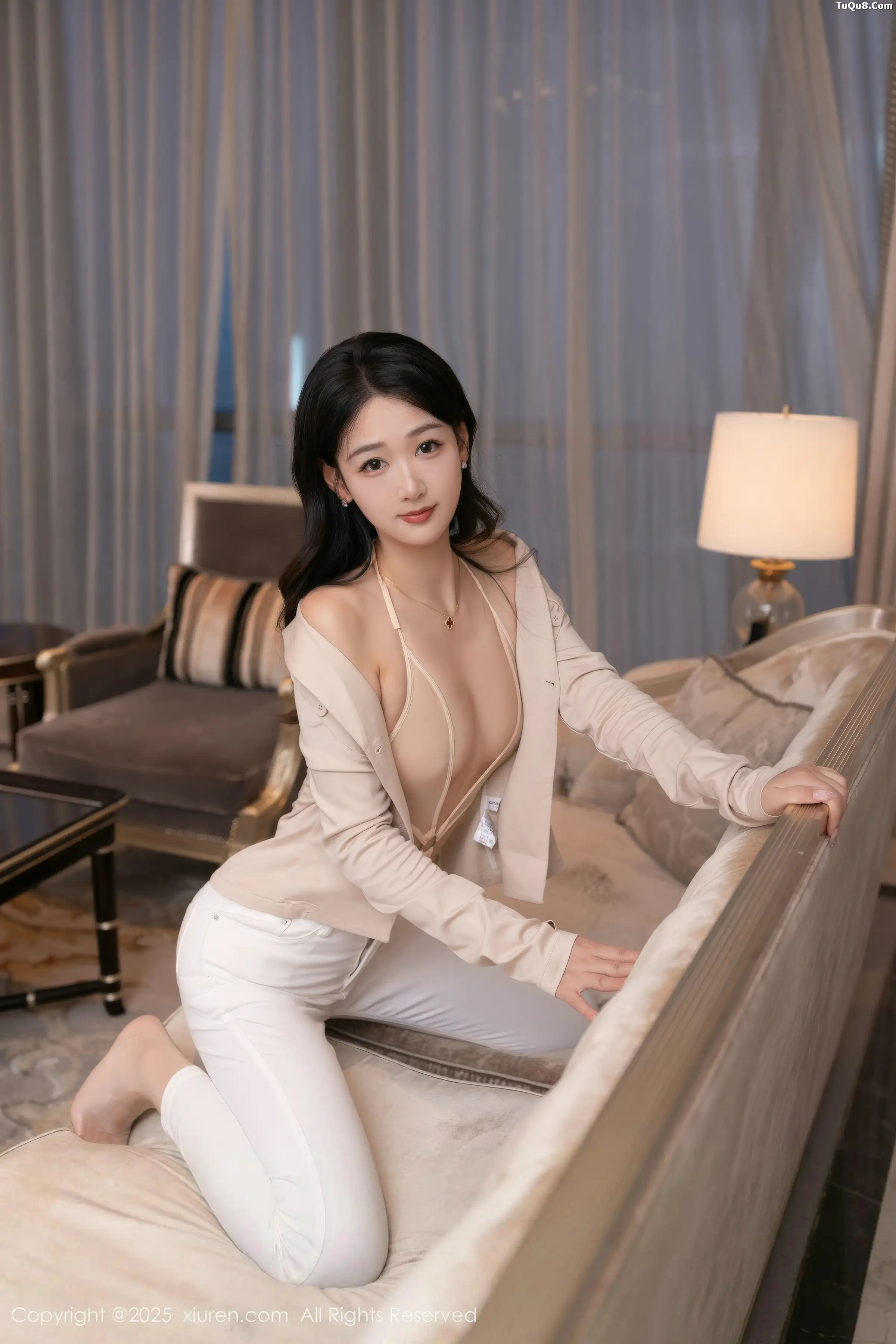 [[XiuRen秀人网]秀人网]No.11053_模特唐安琪性感OL服饰露浅色内衣配超薄肉丝秀曼妙身姿诱惑写真84P