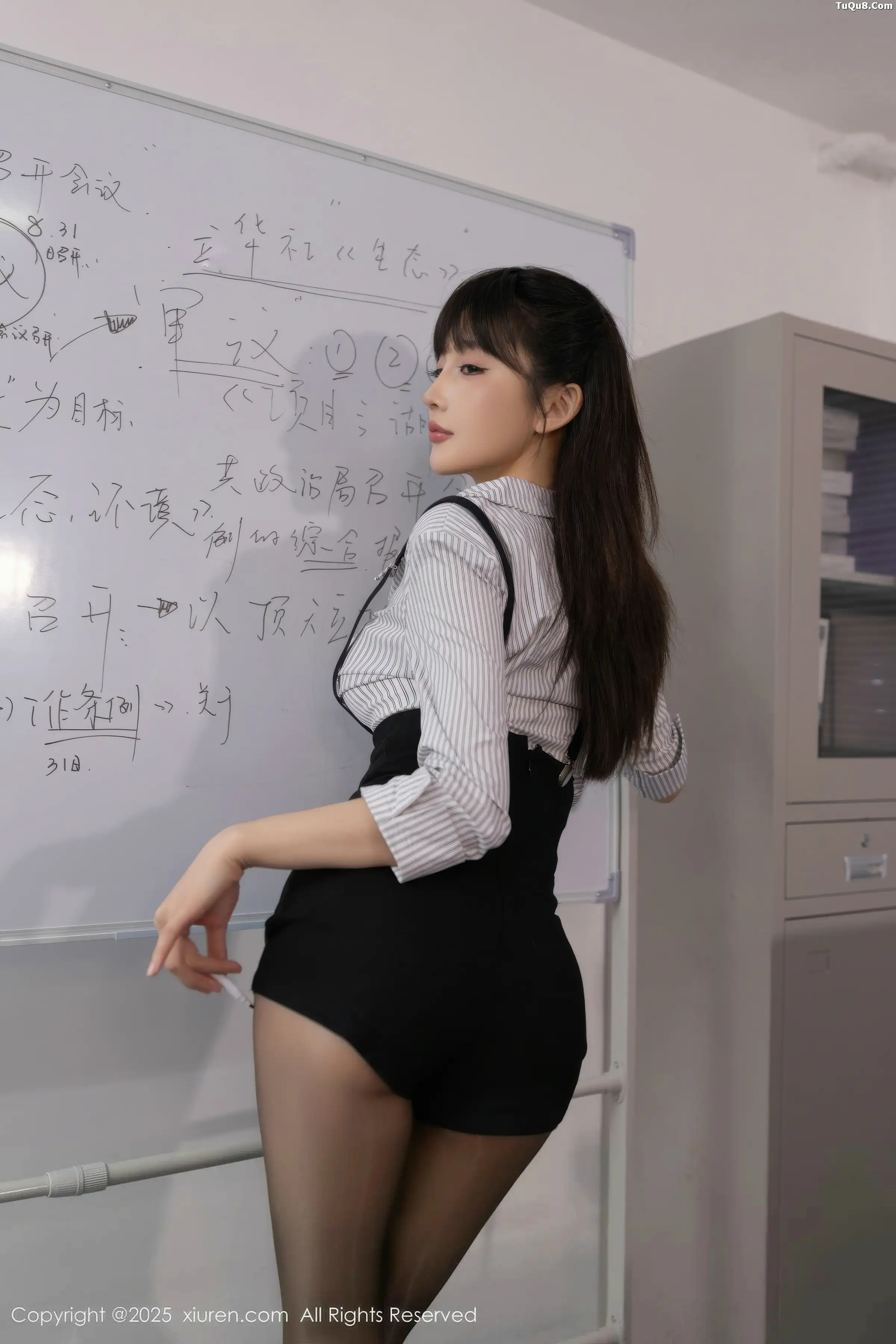 [[XiuRen秀人网]秀人网]No.11070_模特陆萱萱性感衬衫配黑色吊带短裤露超薄黑丝秀柔美身姿诱惑写真80P