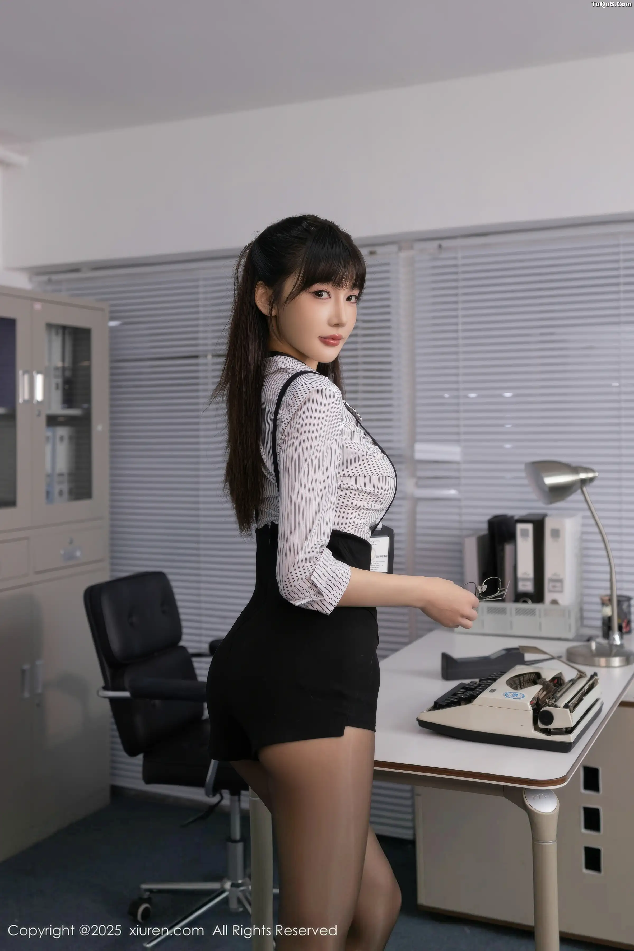 [[XiuRen秀人网]秀人网]No.11070_模特陆萱萱性感衬衫配黑色吊带短裤露超薄黑丝秀柔美身姿诱惑写真80P