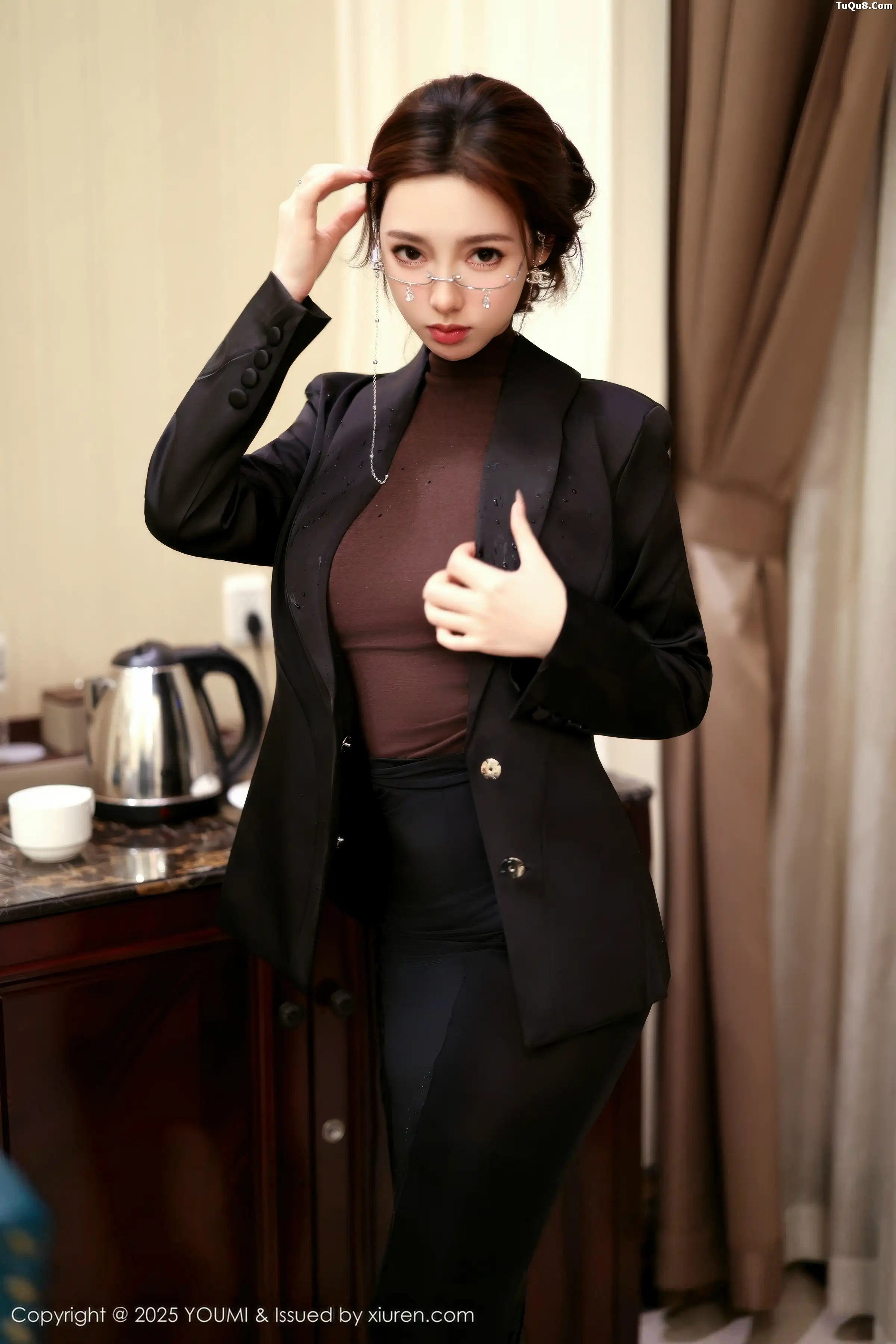 [YouMi尤蜜荟]Vol.1186_模特Twins-桃桃性感黑色西服配黑丝吊袜秀曼妙身姿迷人诱惑写真100P