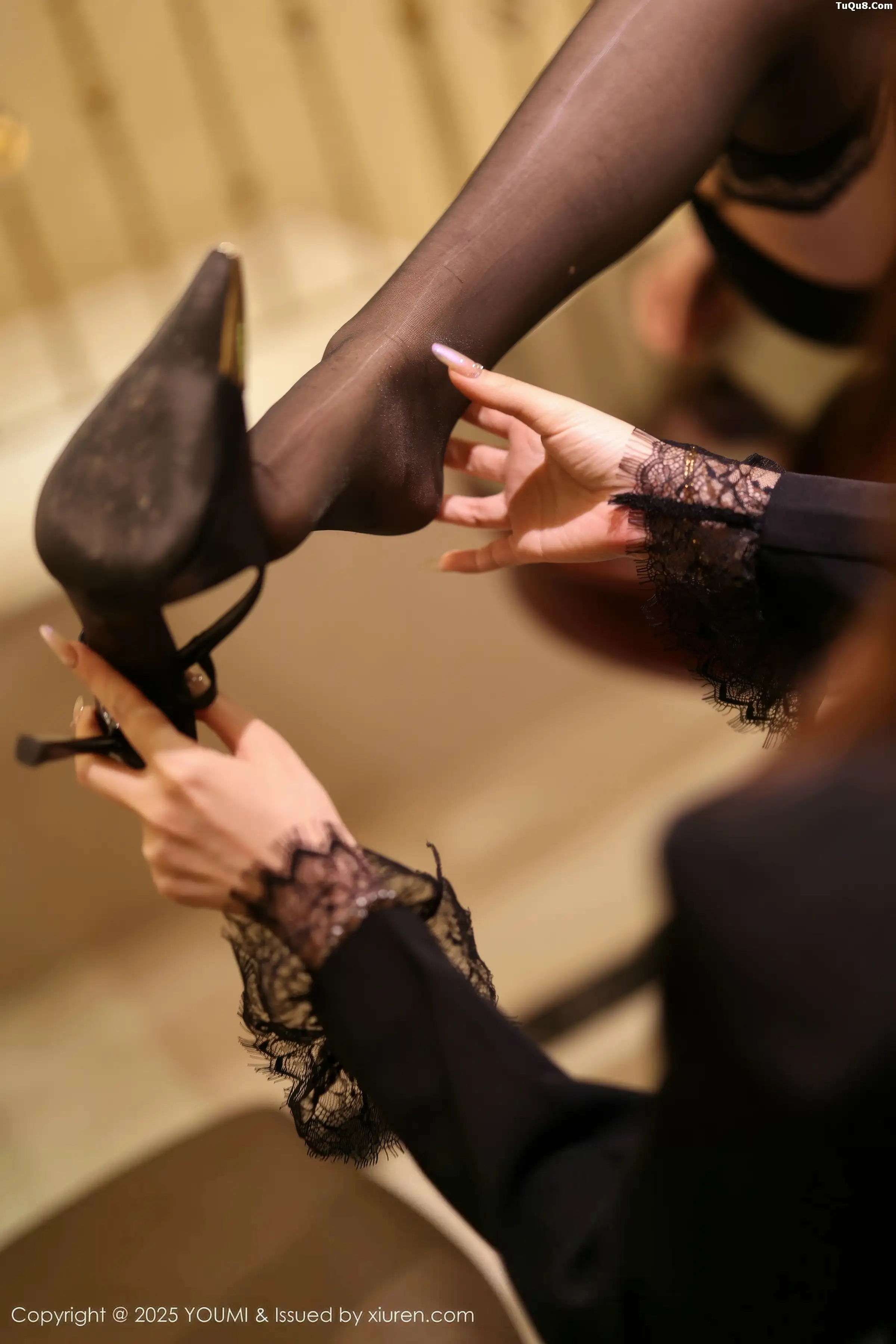 [YouMi尤蜜荟]Vol.1186_模特Twins-桃桃性感黑色西服配黑丝吊袜秀曼妙身姿迷人诱惑写真100P