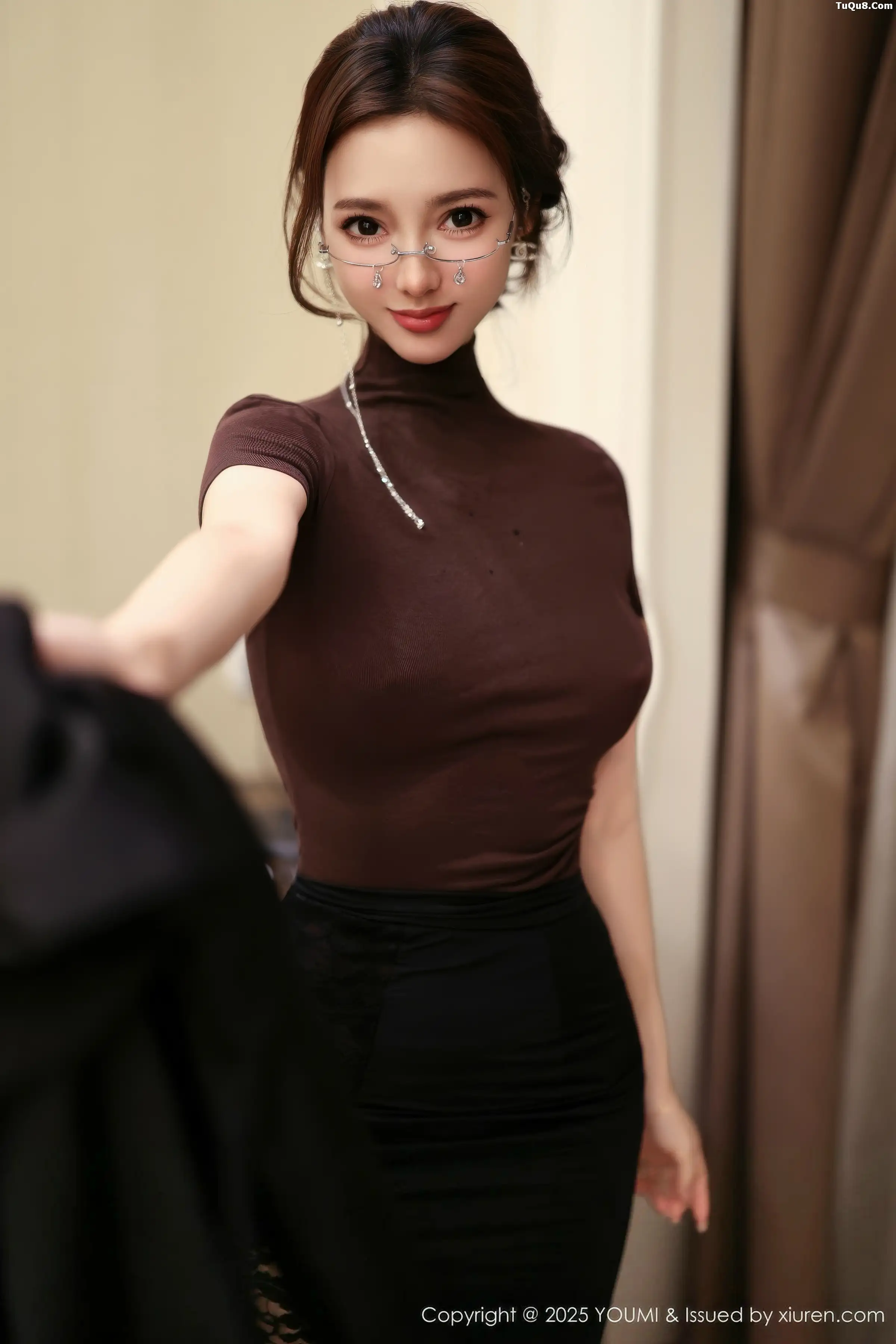 [YouMi尤蜜荟]Vol.1186_模特Twins-桃桃性感黑色西服配黑丝吊袜秀曼妙身姿迷人诱惑写真100P