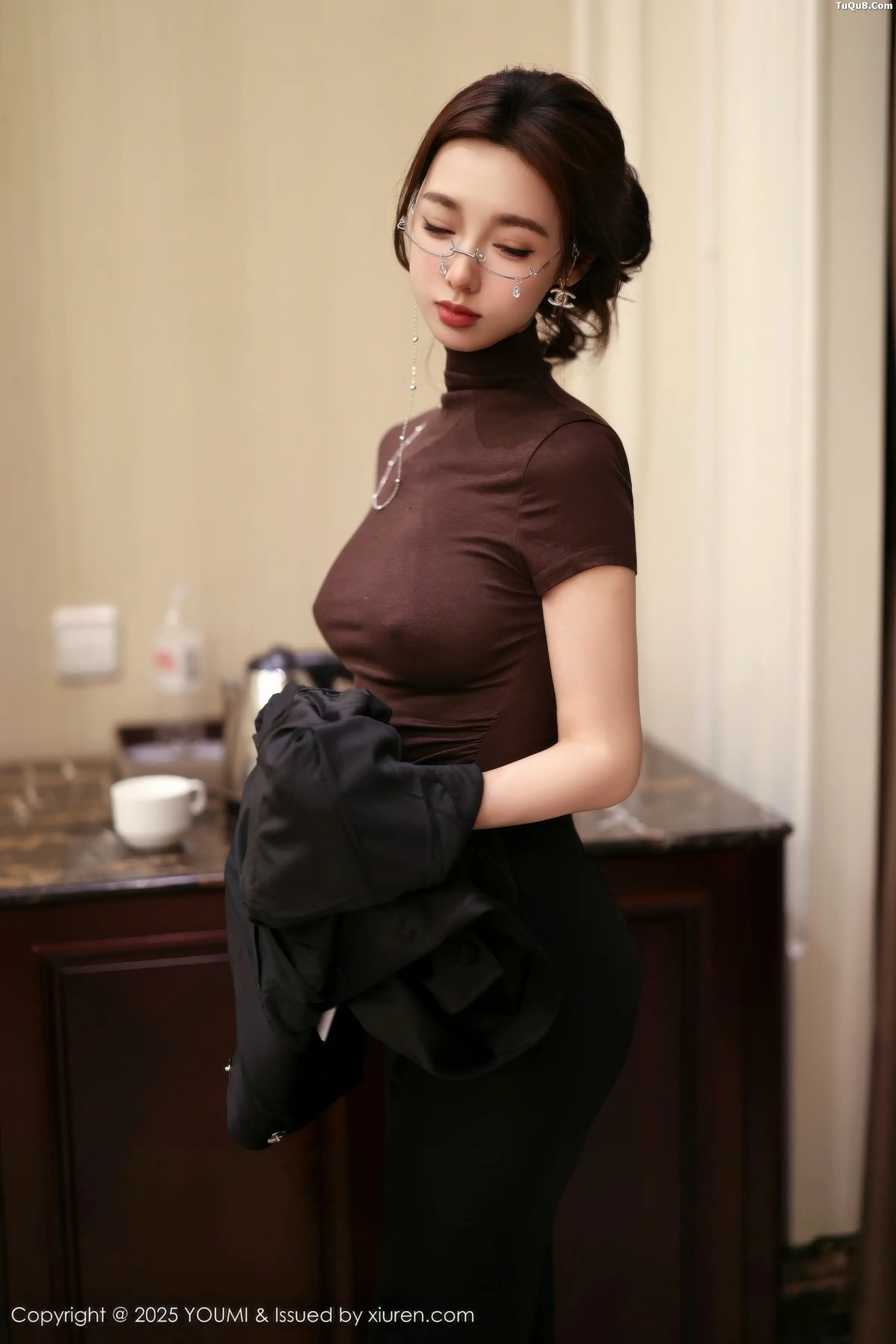 [YouMi尤蜜荟]Vol.1186_模特Twins-桃桃性感黑色西服配黑丝吊袜秀曼妙身姿迷人诱惑写真100P