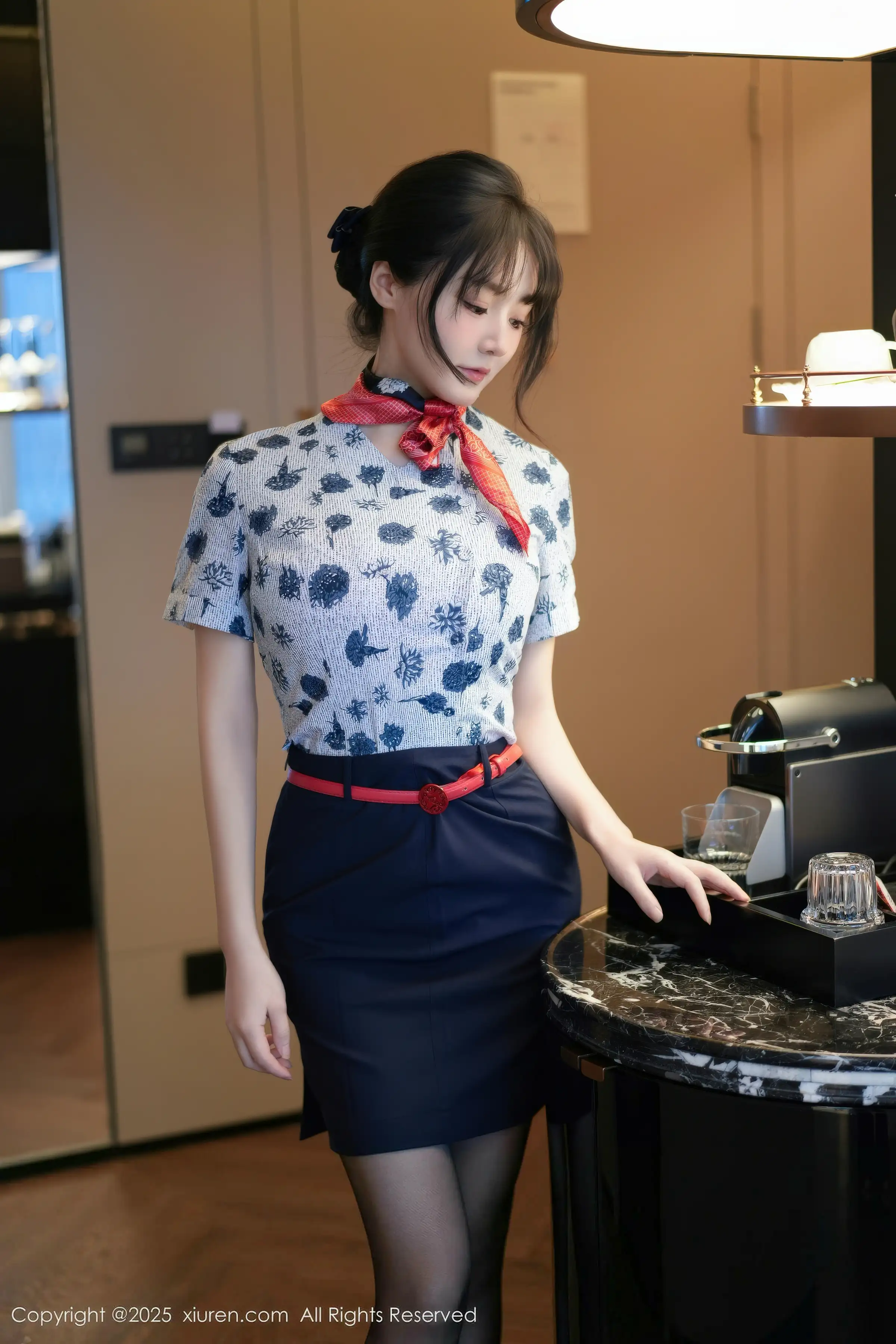 [[XiuRen秀人网]秀人网]No.11115_模特沈南汐RuRu性感空姐制服露灰色内衣秀凹凸身材诱惑写真80P