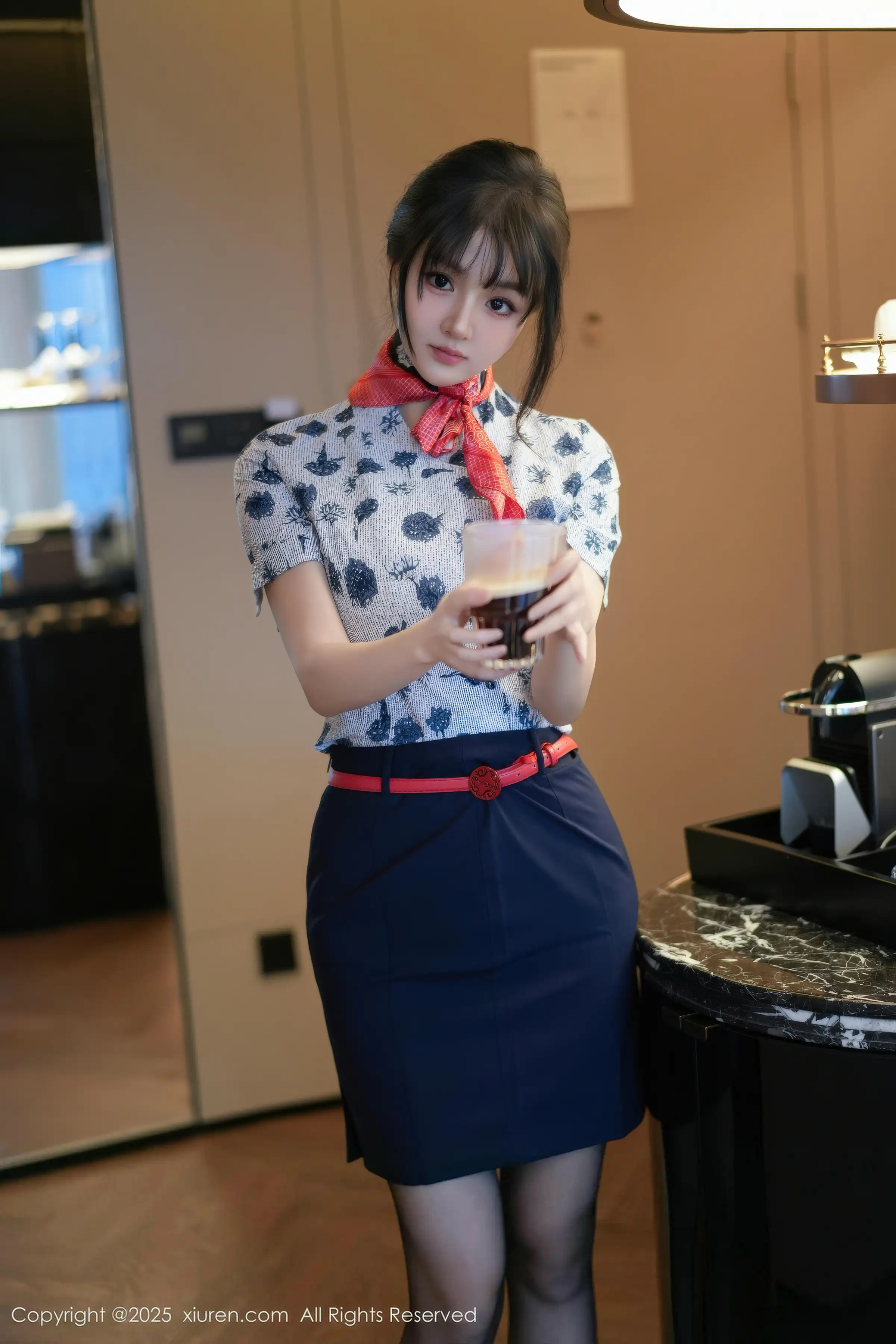 [[XiuRen秀人网]秀人网]No.11115_模特沈南汐RuRu性感空姐制服露灰色内衣秀凹凸身材诱惑写真80P