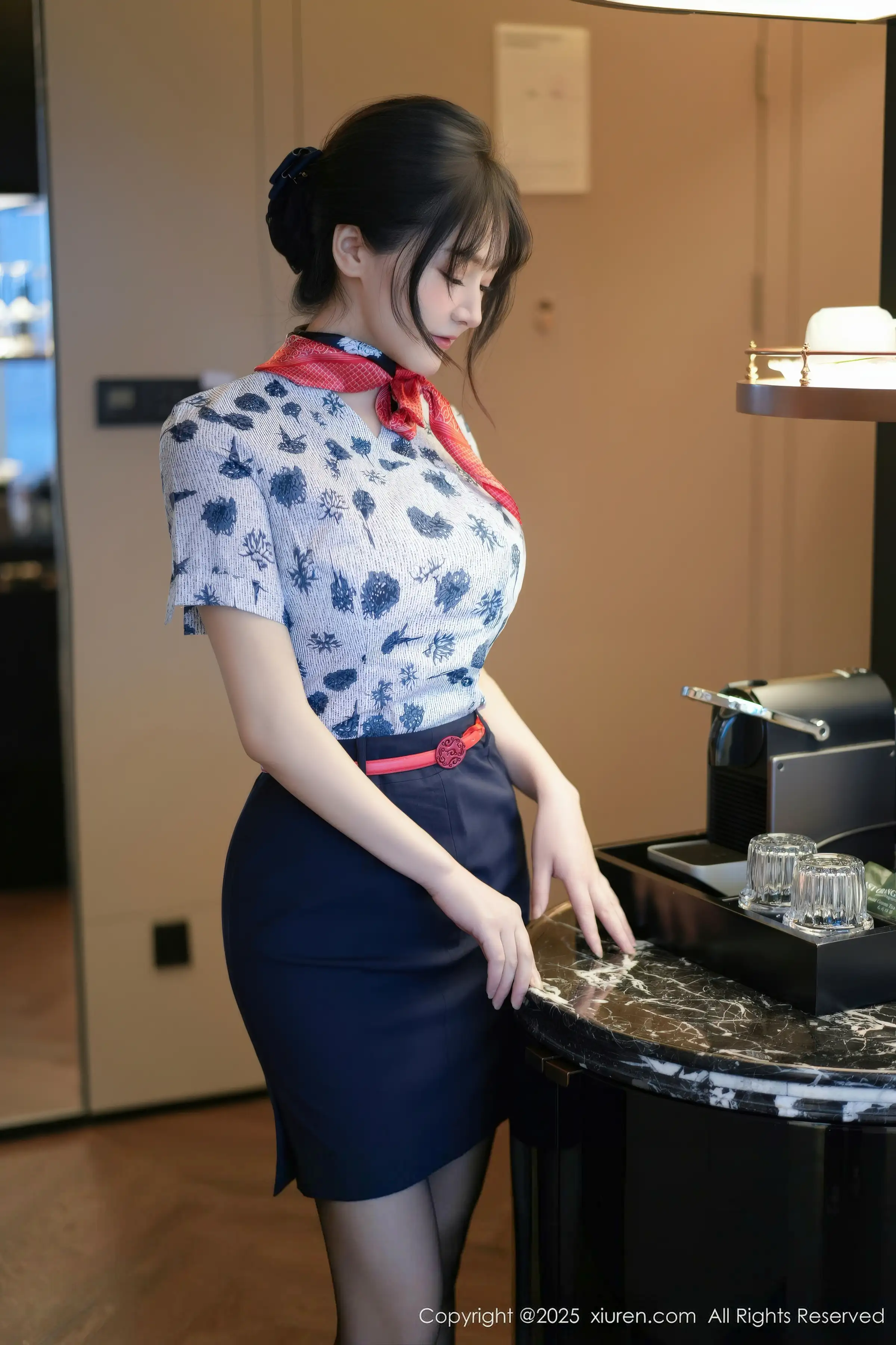 [[XiuRen秀人网]秀人网]No.11115_模特沈南汐RuRu性感空姐制服露灰色内衣秀凹凸身材诱惑写真80P