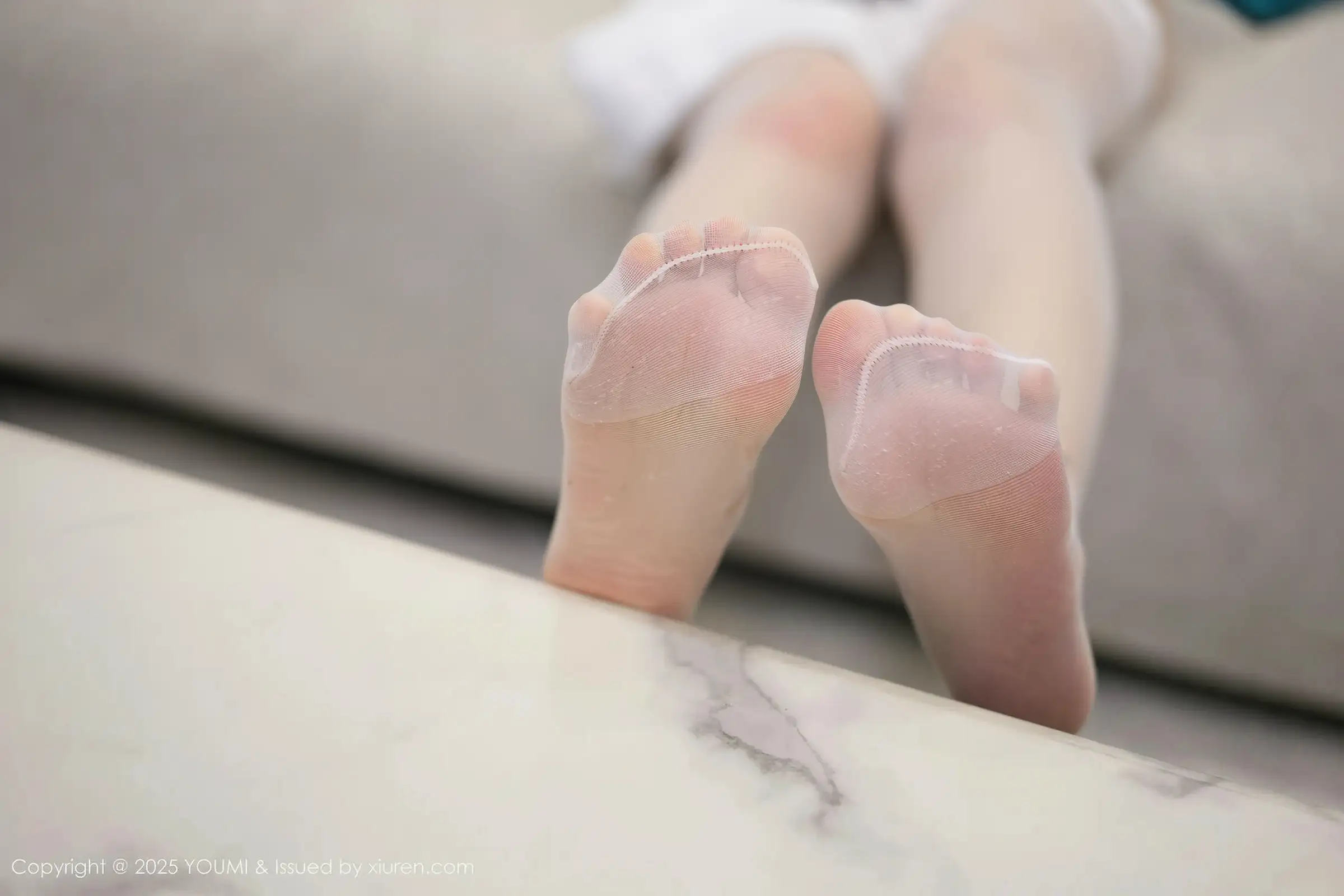 [YouMi尤蜜荟]Vol.1190_女神心上可Flora性感白色情趣服饰配白丝吊袜秀丰满身材诱惑写真75P